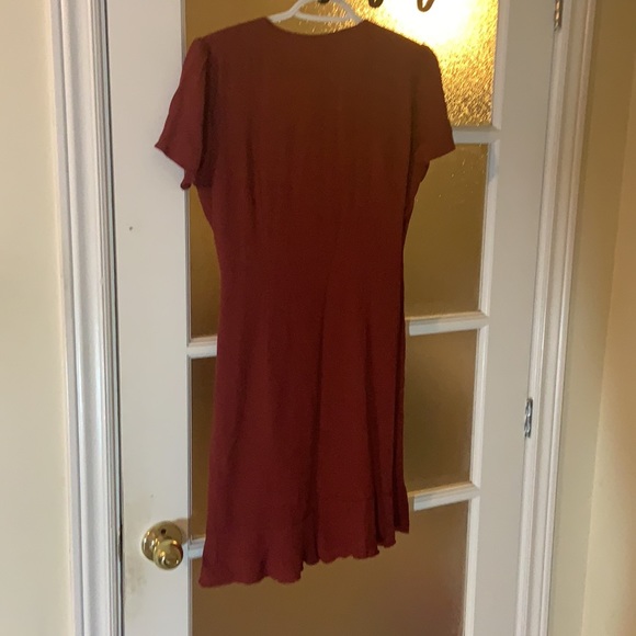 Deep red flowy tie dress - Picture 2 of 3